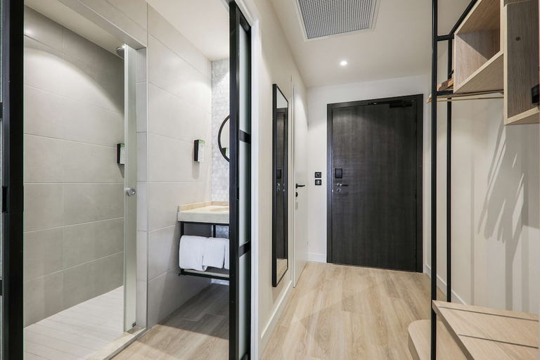 Bathroom 3, Campanile Smart Lyon Est - Eurexpo Bron Aviation, Rhône