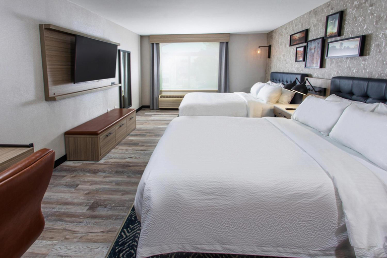Bedroom 2, Four Points by Sheraton Appleton, Outagamie