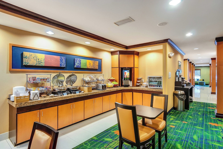 Food & Drinks 5, Fairfield Inn & Suites Worcester Auburn, Worcester