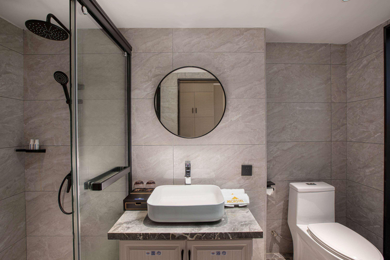 Bathroom 3, Microtel By Wyndham Heyuan, Heyuan