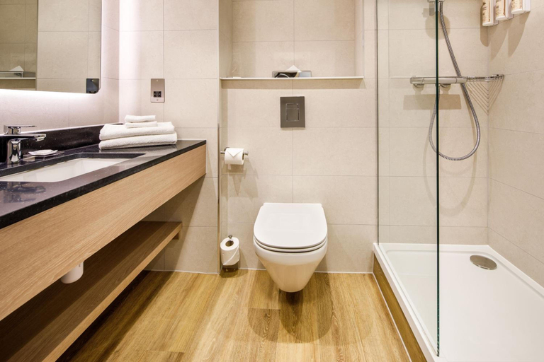 Bathroom 3, Delta Hotels by Marriott Milton Keynes, Milton Keynes