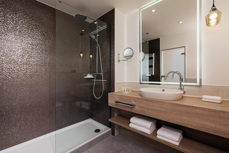 Bathroom 4, Courtyard Hamburg Airport, Hamburg