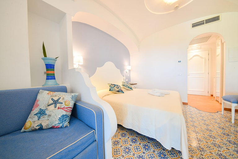 Bedroom 3, Terme Providence, Napoli