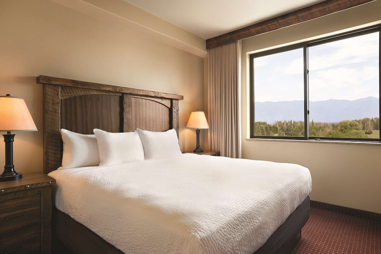 Bedroom 2, Glacier International Lodge, Flathead