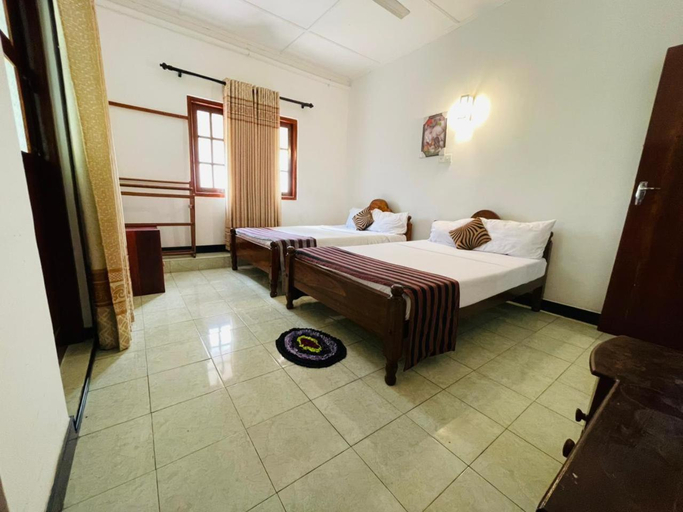 Bedroom 2, Hotel Royal Park, N. Palatha East