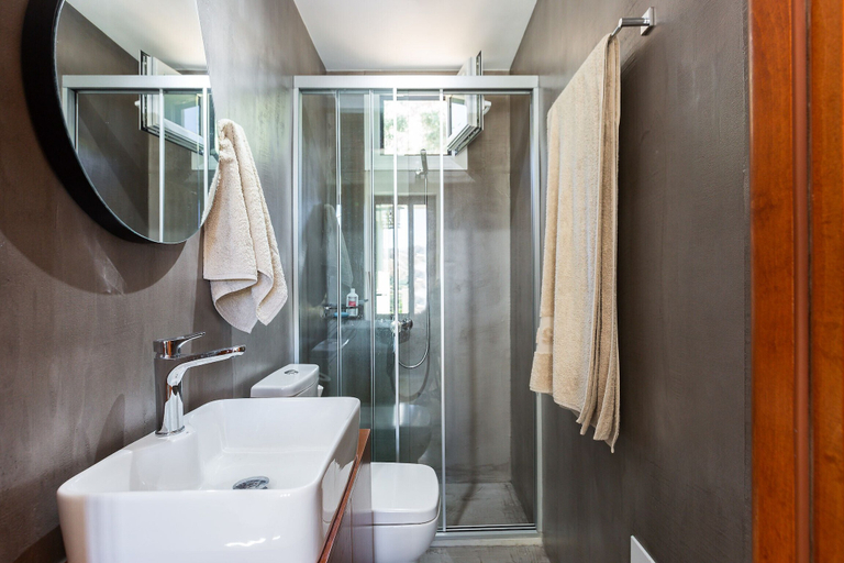 Bathroom 4, Stefanakos House, Crete