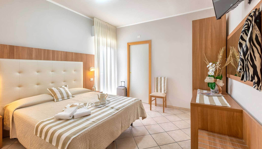 Bedroom 3, Hotel Roland, Rimini