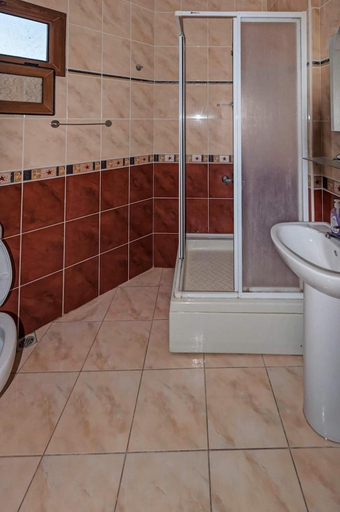 Bathroom 5, Minta Apart, Ortaca