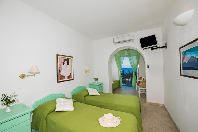 Bedroom 3, Hotel Ossidiana Stromboli Center, Messina