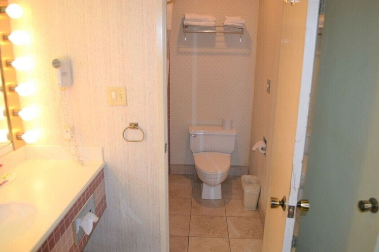 Bathroom 5, Merced inn & suites, Merced