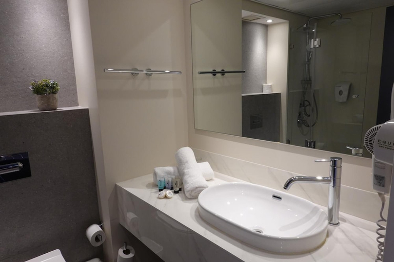 Bathroom 5, Nazareth Plaza Hotel