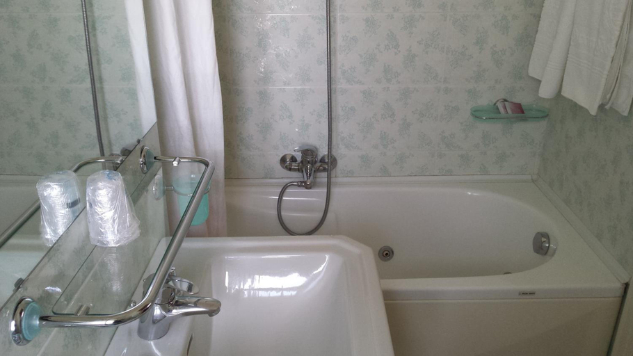 Bathroom 4, Grande Albergo Abruzzo, Chieti