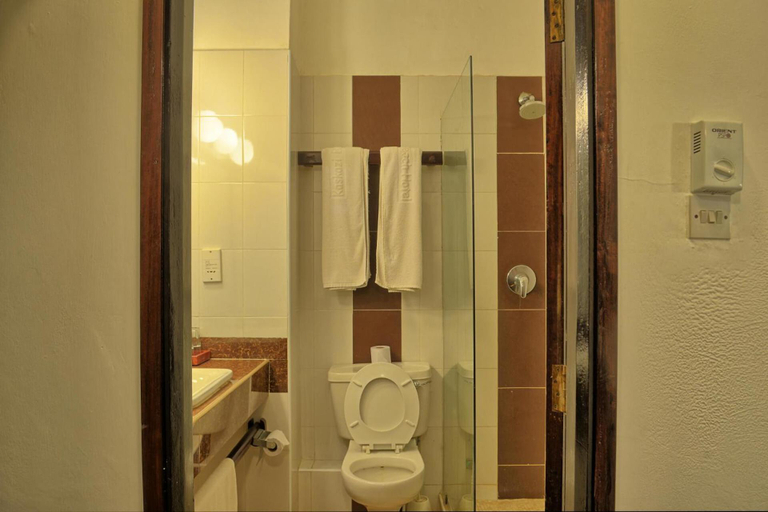 Bathroom 4, Kaskazi Beach Hotel, Msambweni
