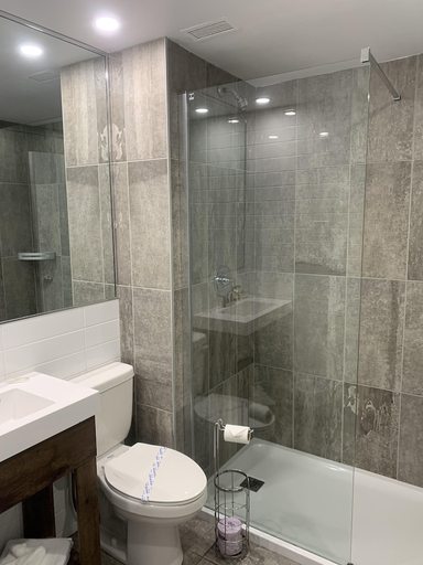 Bathroom 4, Hôtel Sept-Îles, Sept-Rivières--Caniapiscau