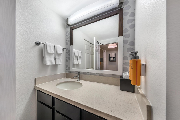 Bathroom 3, Sonesta ES Suites Anaheim Resort Area, Orange