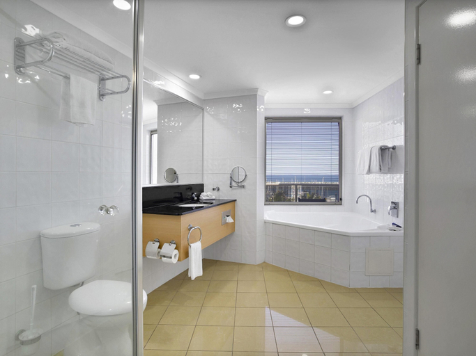 Bathroom 5, Mantra Mackay, Mackay - Pt A