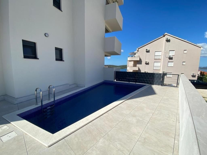 Pool, Ray Holiday Apartment, Okrug