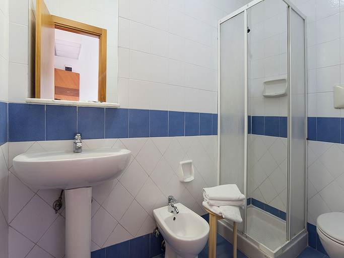 Bathroom 4, Hotel Club, Napoli