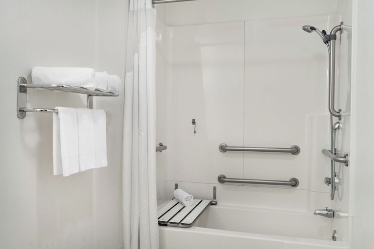 Bathroom 2, Super 8 By Wyndham Ukiah, Mendocino