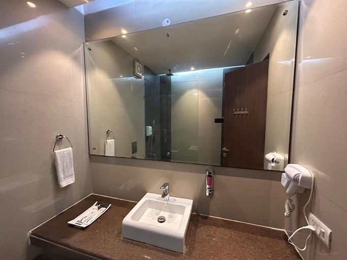 Bathroom 4, Tivoli Heritage Palace, Rewari