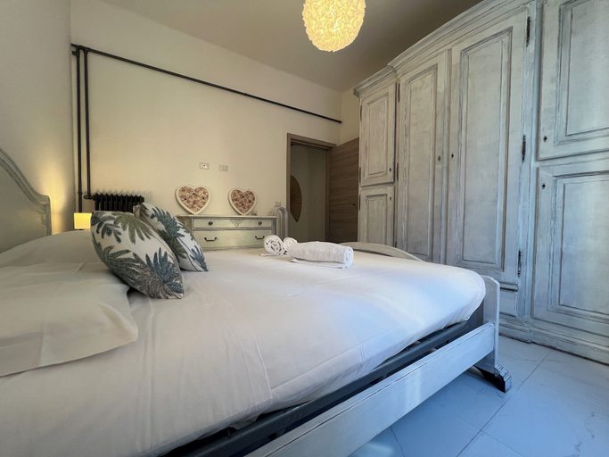 Room 2, Mameli 6, Genova