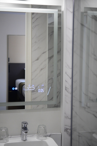 Bathroom 4, Best Western Hotel Le Montparnasse, Paris