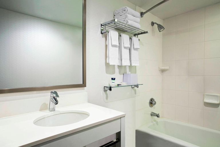 Bathroom 3, Four Points By Sheraton Manhattan Chelsea, New York