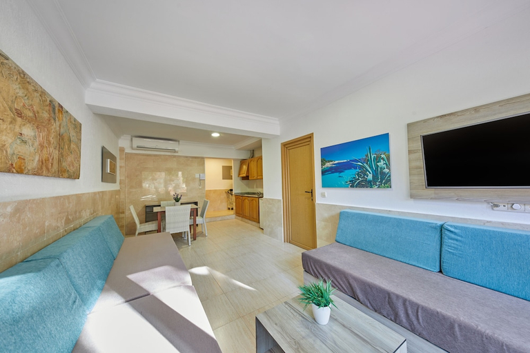 Others 5, Ben Hur Apartments, Baleares