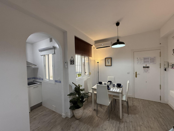 Room 3, Santelmo 16, Málaga