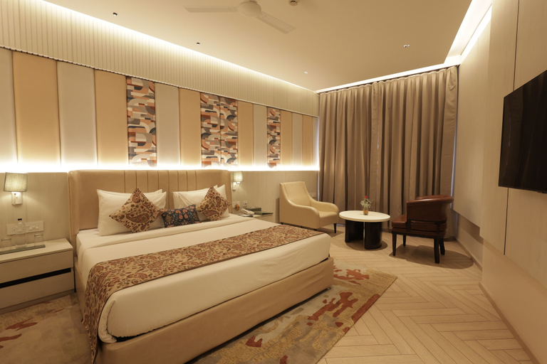 Bedroom 2, Chinmay Hotels and Resorts, Lucknow