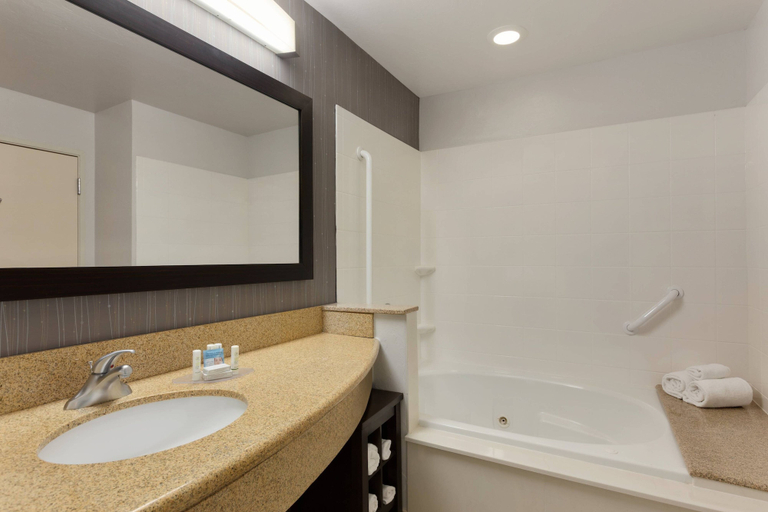 Bathroom 4, Courtyard by Marriott Oklahoma City North/Quail Springs, Oklahoma