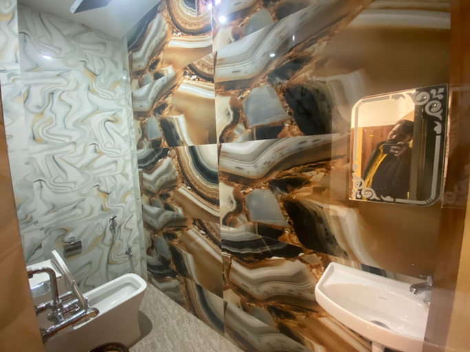 Bathroom 4, Hotel Ganpati Palace, Varanasi