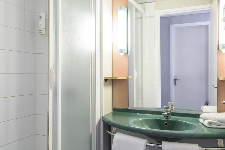 Bathroom 4, Miradour, Landes