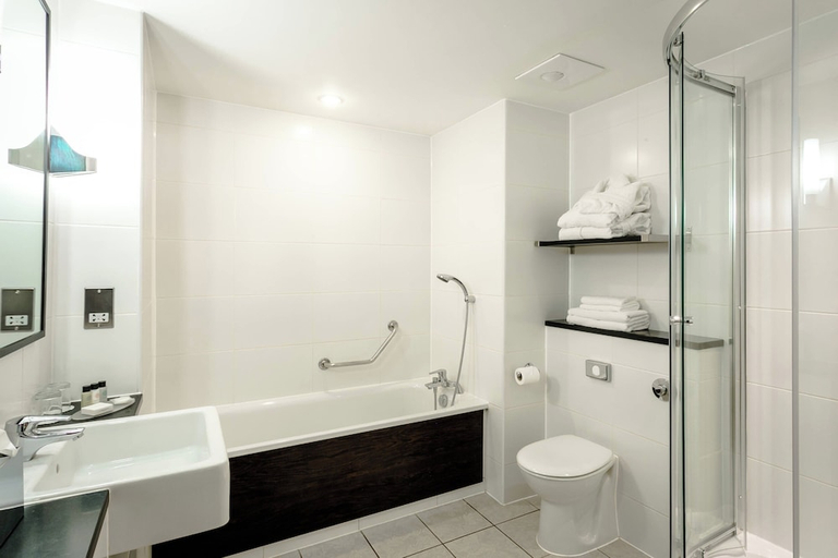 Bathroom 4, Nottingham Belfry Hotel & Spa, Nottingham