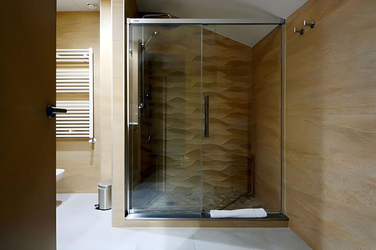 Bathroom 5, Pedro I De Aragon Hotel, Huesca
