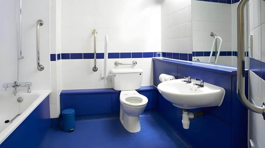 Bathroom 3, Travelodge Slough, Slough