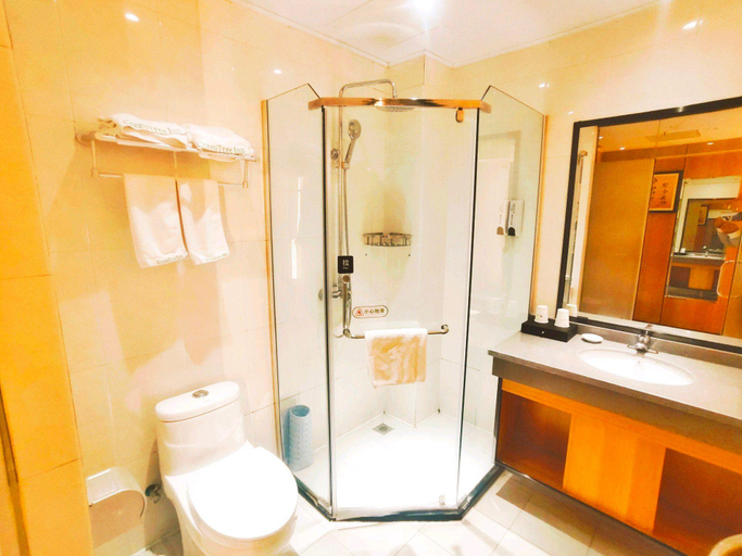 Bathroom, GreenTree Inn Heze Railway Station Hotel, Heze