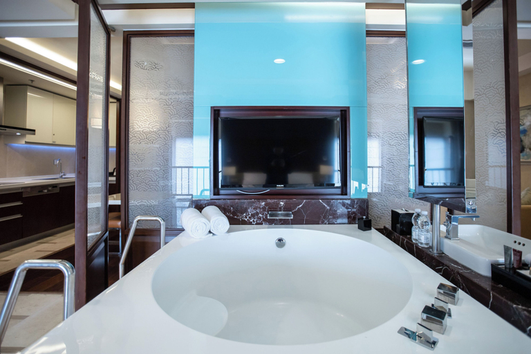 Bathroom 5, The Imperial Mansion, Beijing Marriott Executive Apartments, Beijing