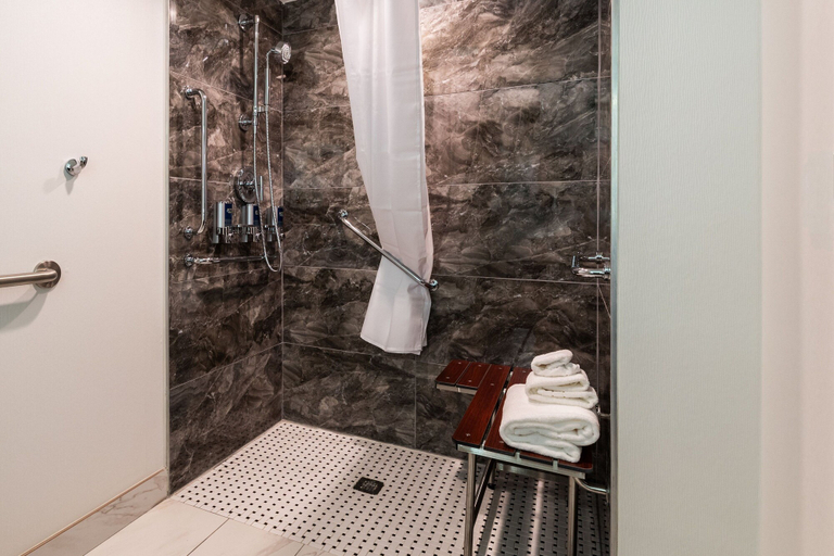 Bathroom 3, Four Points By Sheraton Atlanta Airport West, Fulton