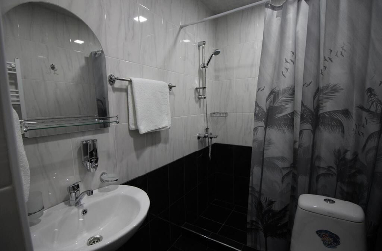 Bathroom 2, Karin's B&B