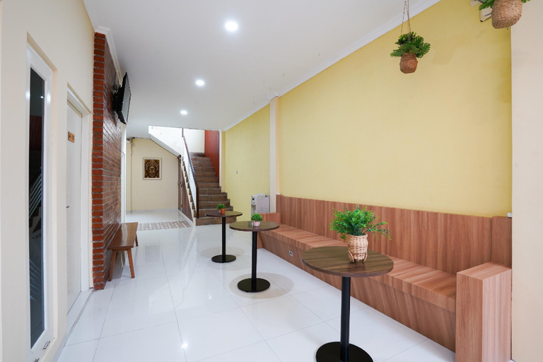 Public Area 3, Urbanview Stay @H jakal by RedDoorz, Sleman