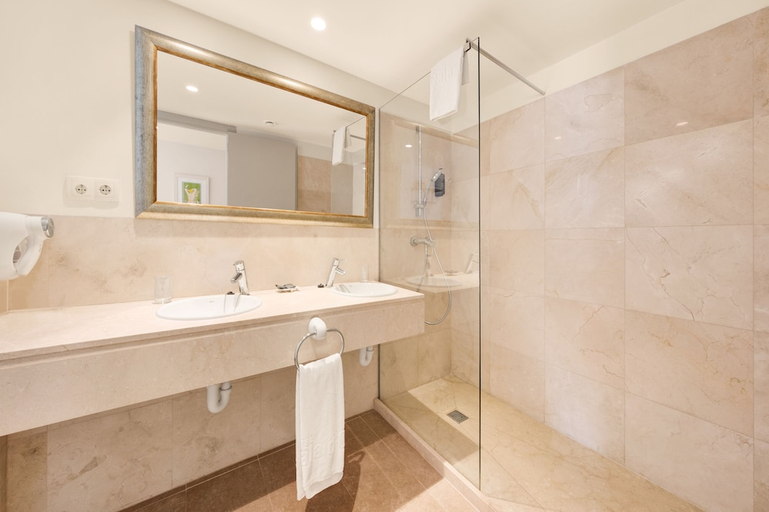 Bathroom 5, Cala d'Or, Baleares