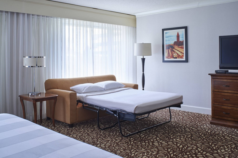 Bedroom 2, Marriott Milwaukee West, Waukesha