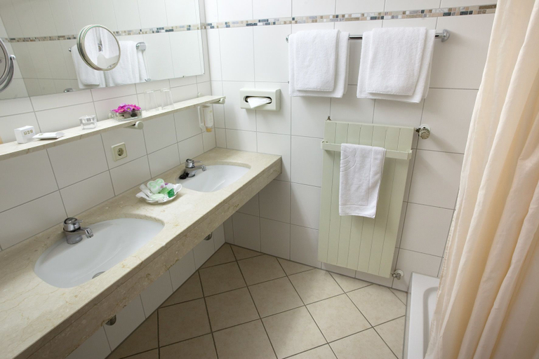 Bathroom 4, Hotel am Rosengarten, Heilbronn