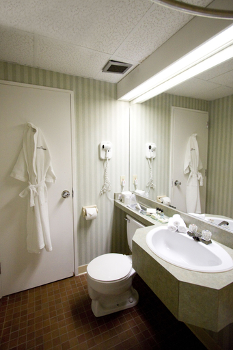 Bathroom 4, Rodd Grand Yarmouth Hotel, Yarmouth