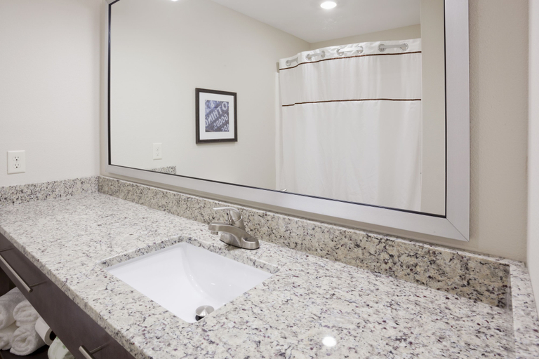 Bathroom 3, GrandStay Cannon Falls, Goodhue