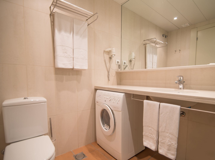 Bathroom 4, Aparthotel Ciutat de Palol, Girona