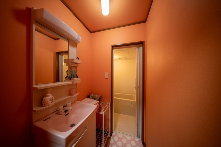 Bathroom 2, Guesthouse SHELL, Naoshima