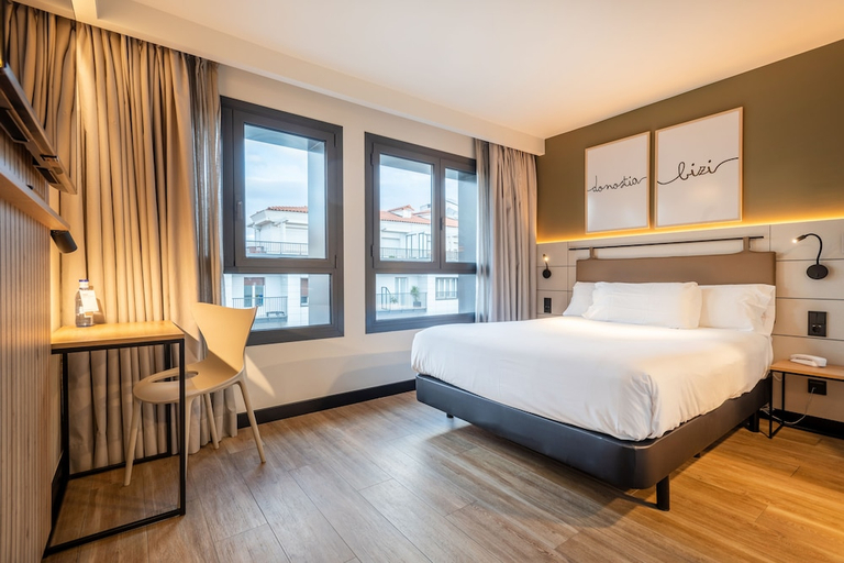 Others 4, Hotel Bed4U Zurriola, Guipúzcoa