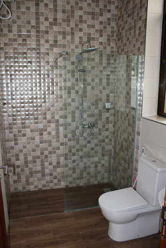 Bathroom 3, Villa Dahl Beach Resort, Temeke